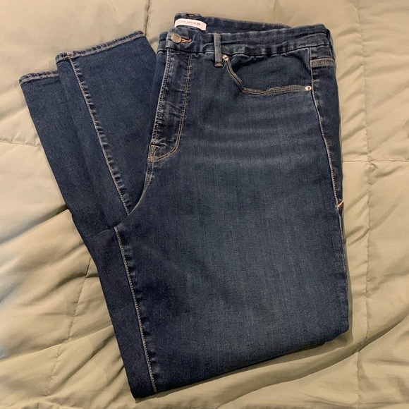 Good American Dark Blue Good Legs Crop in size 20. Shark bite distressed pockets - Picture 1 of 9